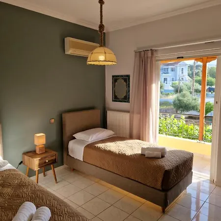 K For Karavomilos 公寓